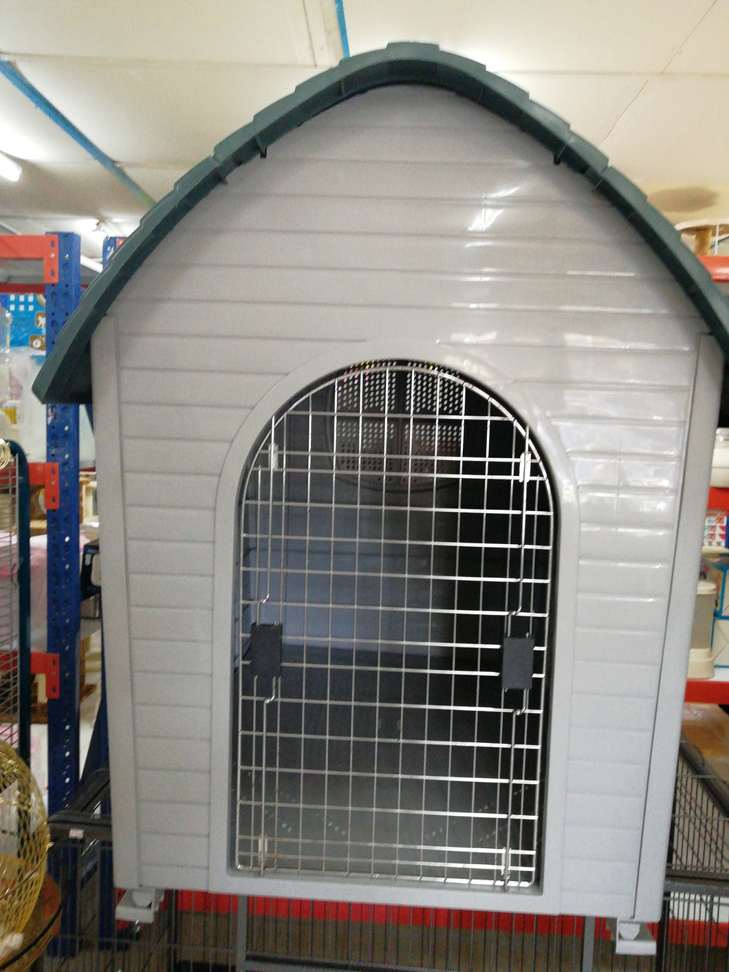 Dog House Plastic. 121x29x86 .Cm